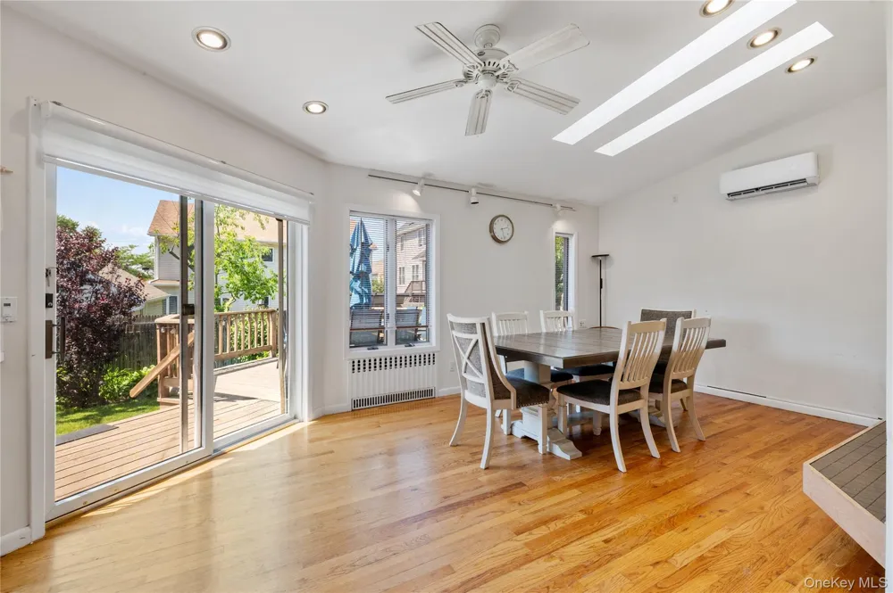 842 Fiske Street Woodmere, NY 11598