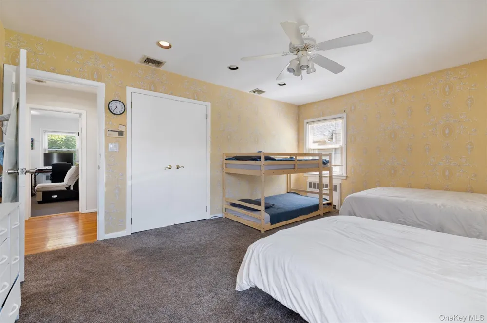842 Fiske Street Woodmere, NY 11598