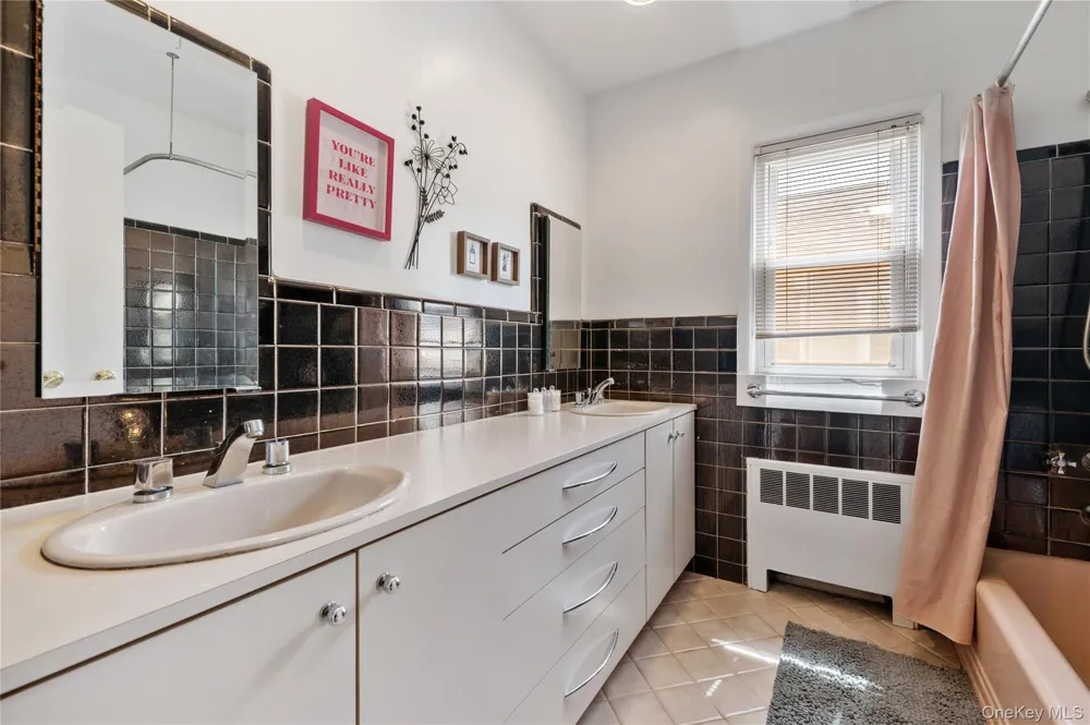 842 Fiske Street Woodmere, NY 11598