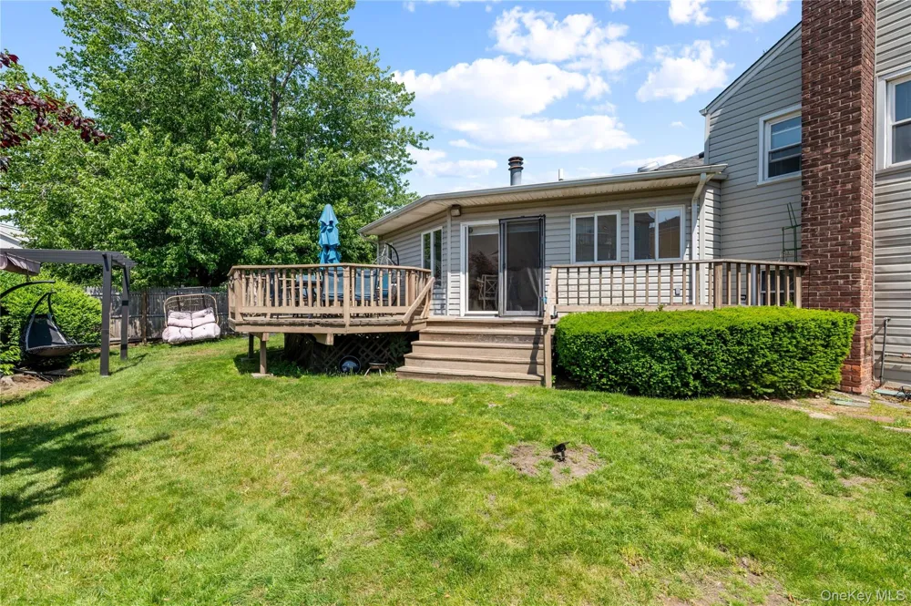 842 Fiske Street Woodmere, NY 11598