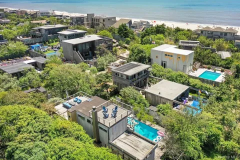 136 Beach Hill Walk