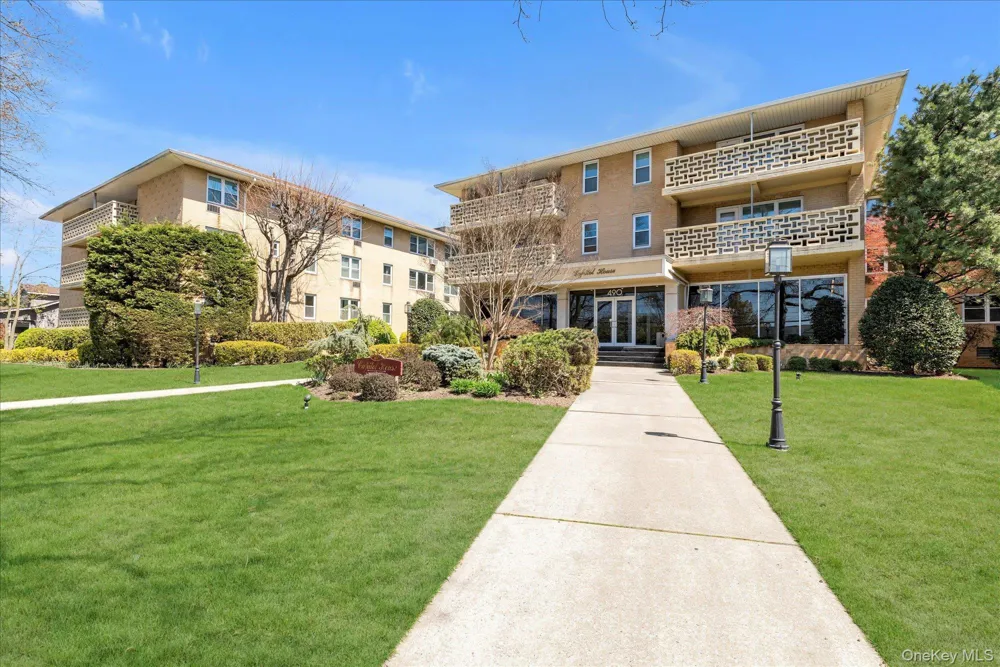 490 Atlantic Avenue #108 East Rockaway, NY 11518