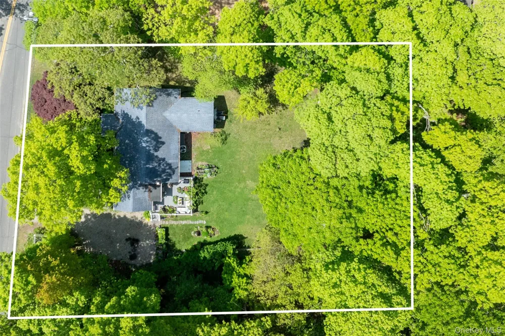 16 Bowditch Road Shelter Island, NY 11964