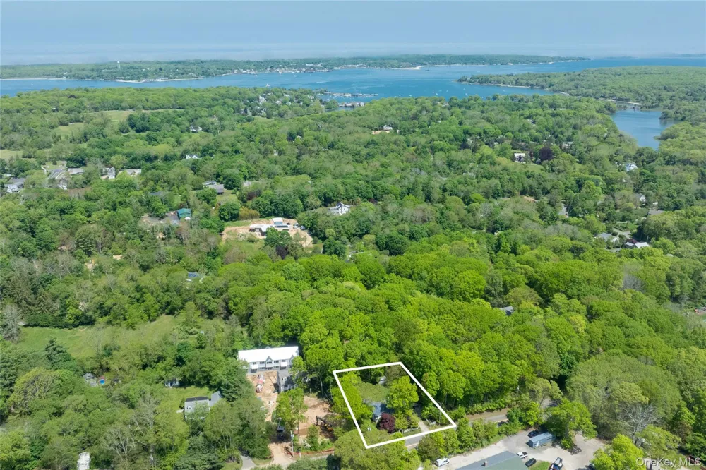 16 Bowditch Road Shelter Island, NY 11964