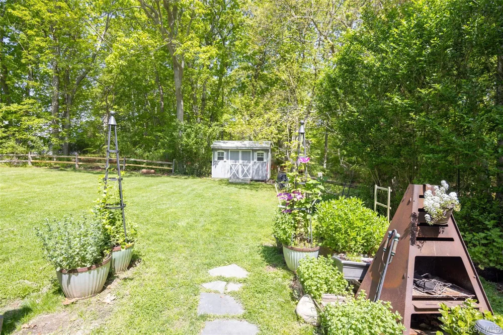 16 Bowditch Road Shelter Island, NY 11964