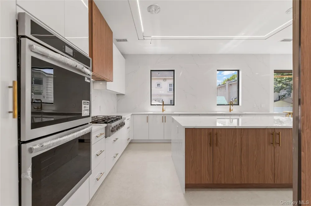 857 Glen Drive Woodmere, NY 11598