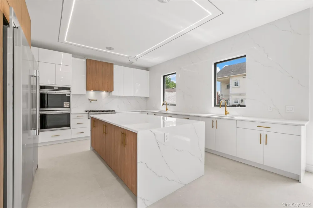 857 Glen Drive Woodmere, NY 11598