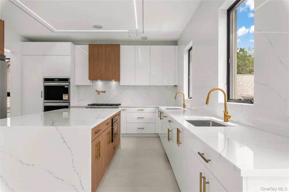 857 Glen Drive Woodmere, NY 11598