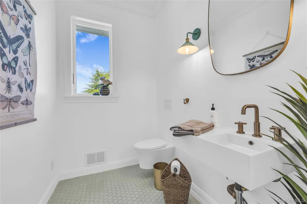 68 S Howells Point Road Bellport Village, NY 11713