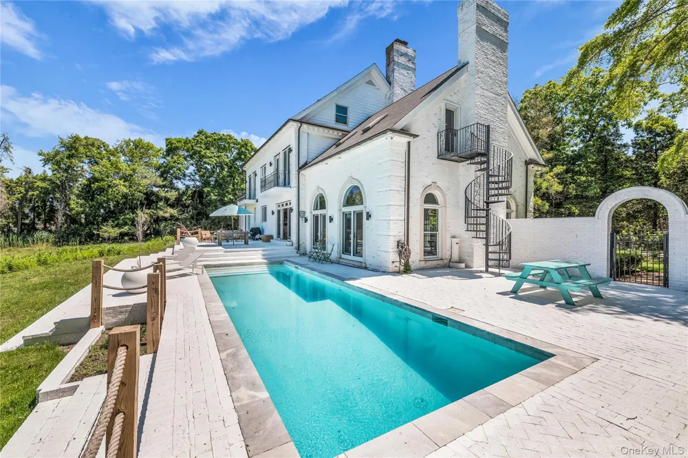 68 S Howells Point Road Bellport Village, NY 11713