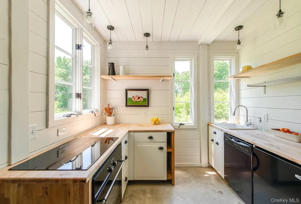 275 Pitts Road Chatham, NY 12136