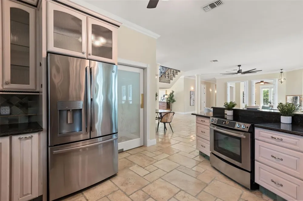 255 W GEORGE AVENUE Maitland, FL 32751
