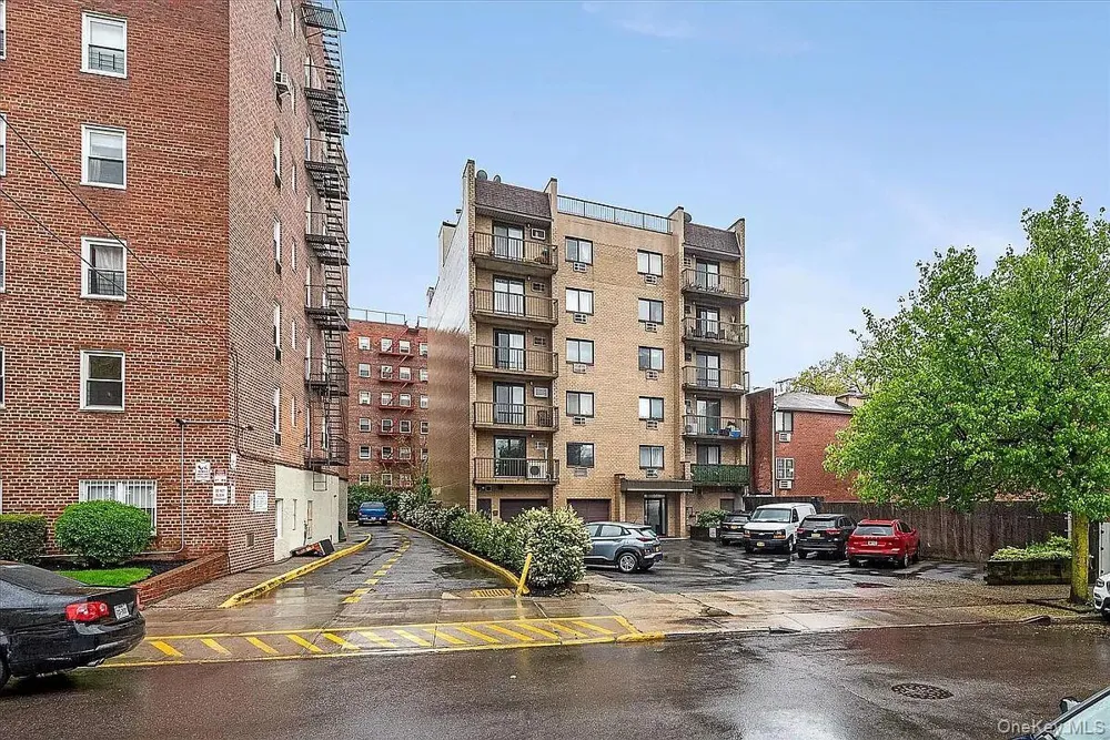 13508 82nd Avenue #504 Briarwood, NY 11435