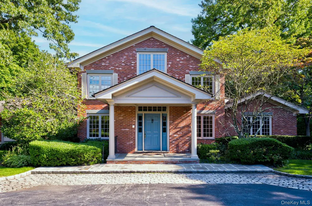 16 Barkers Point Road Sands Point, NY 11050
