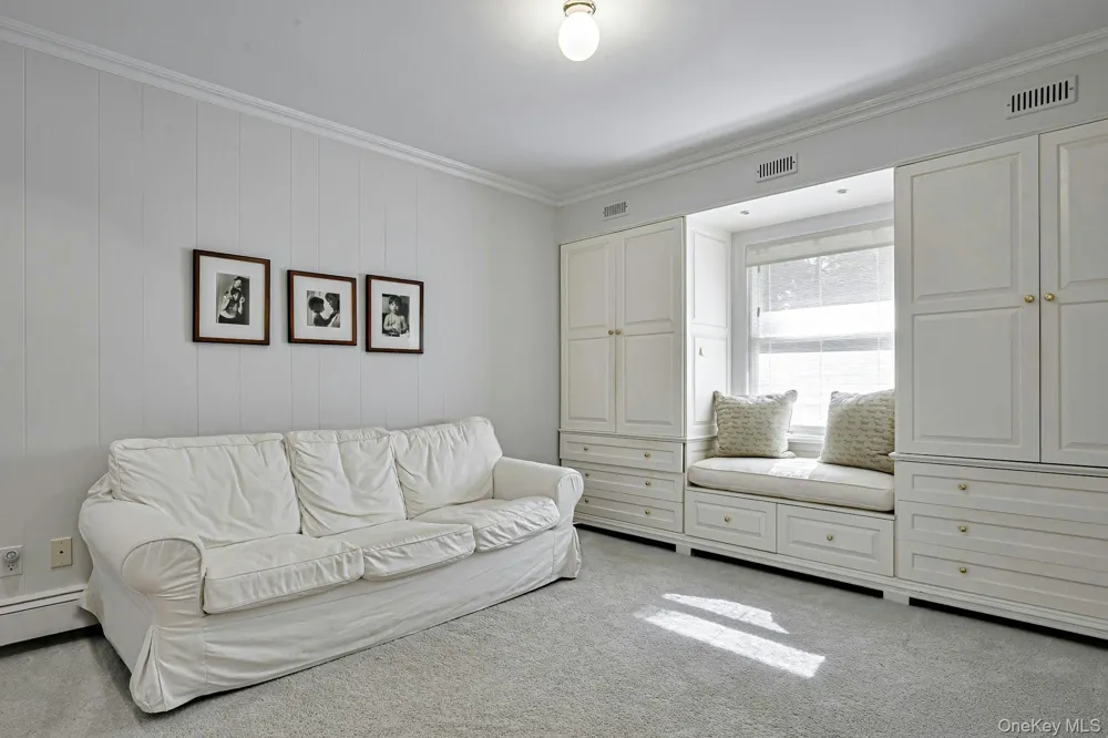 16 Barkers Point Road Sands Point, NY 11050