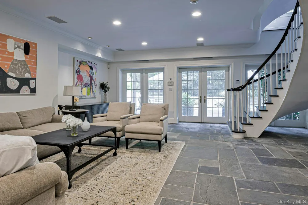 16 Barkers Point Road Sands Point, NY 11050