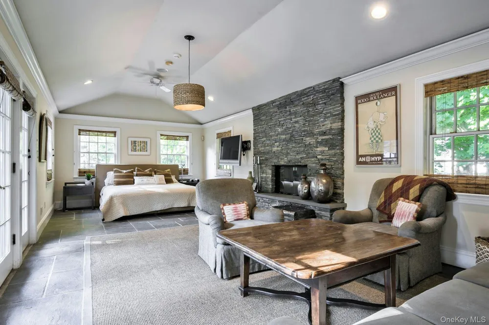 16 Barkers Point Road Sands Point, NY 11050