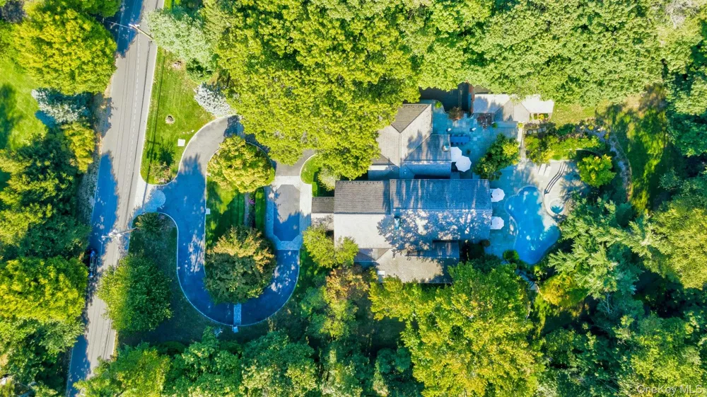 16 Barkers Point Road Sands Point, NY 11050