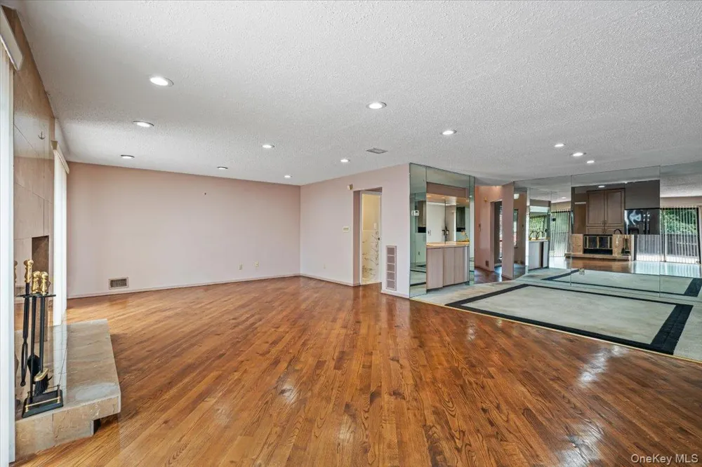 2 Maple Run Drive Jericho, NY 11753
