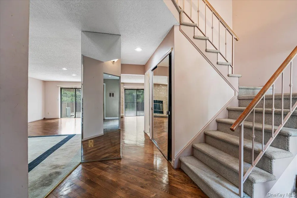 2 Maple Run Drive Jericho, NY 11753