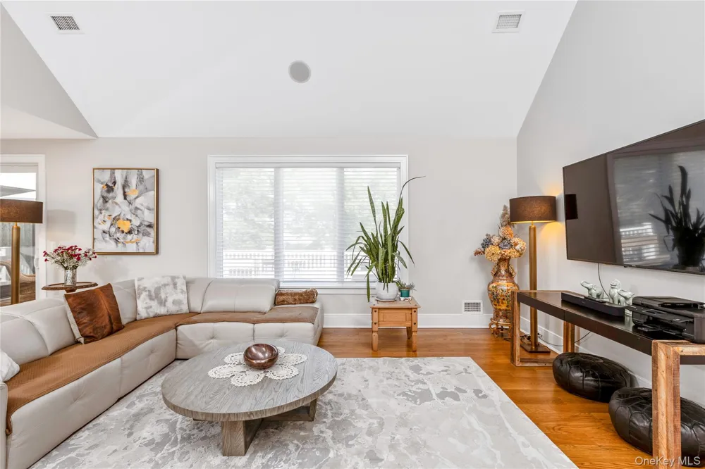 26 Tuthill Lane Remsenburg, NY 11960
