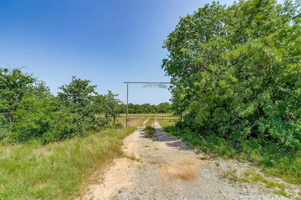 210 Trails End Poolville, TX 76487
