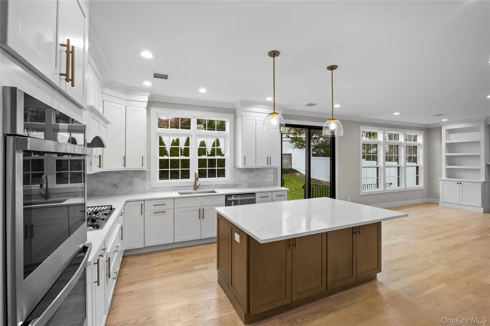21 Devon Road Bethpage, NY 11714