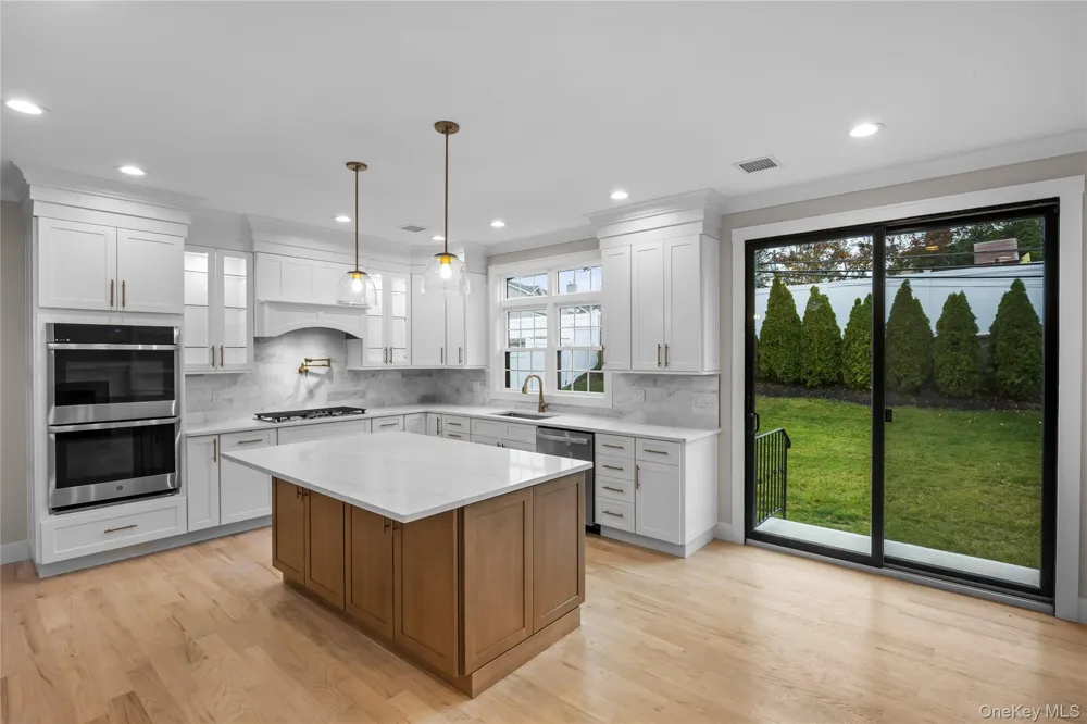 21 Devon Road Bethpage, NY 11714
