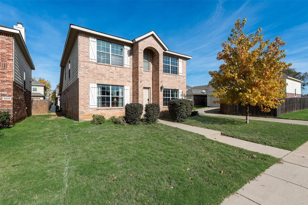 8933 Tucker Street Cross Roads, TX 76227
