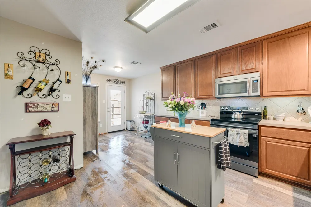 8933 Tucker Street Cross Roads, TX 76227