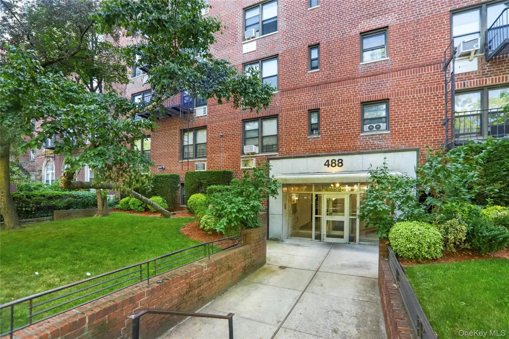 488 Ocean Parkway #3B Brooklyn, NY 11218