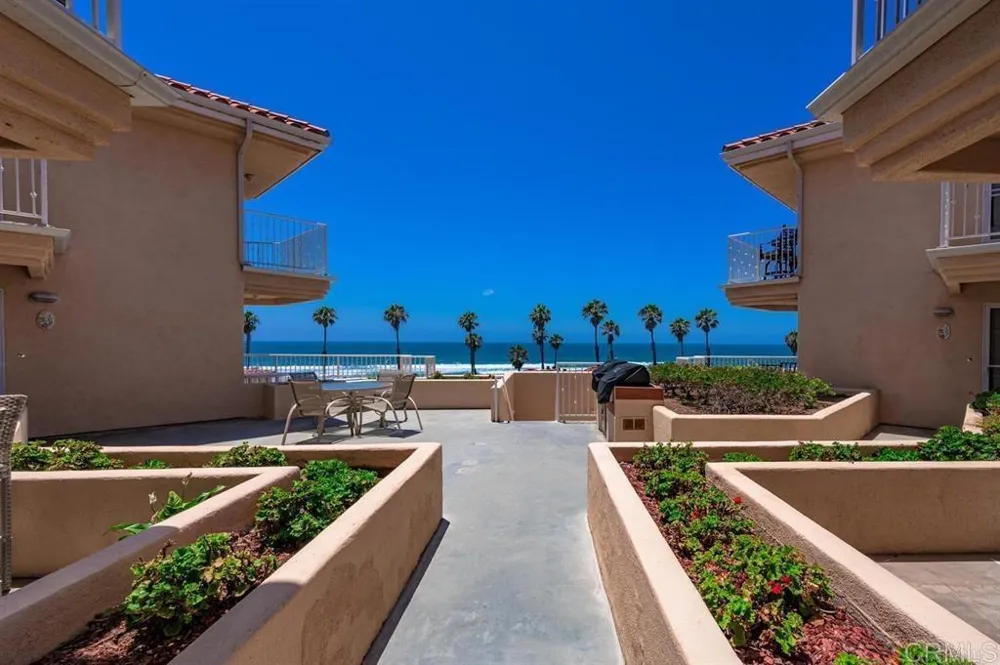 621 Pacific Street #204 Oceanside, CA 92054