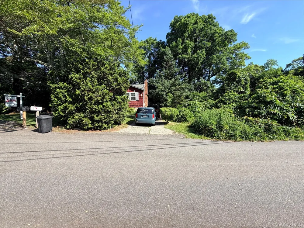 97 Maple Road Rocky Point, NY 11778