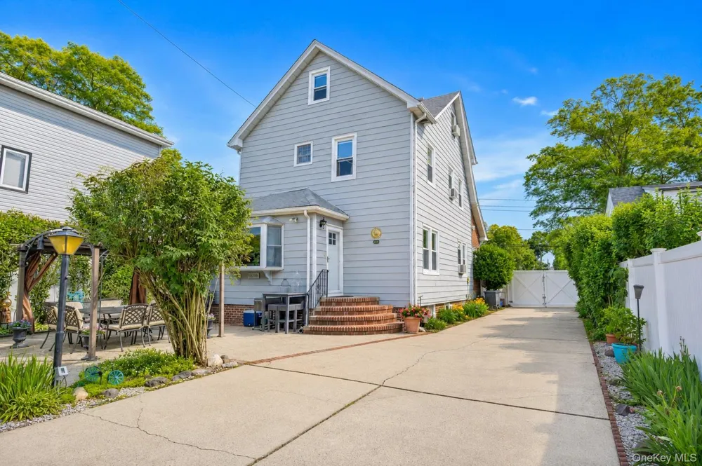 549 De Mott Avenue Baldwin, NY 11510