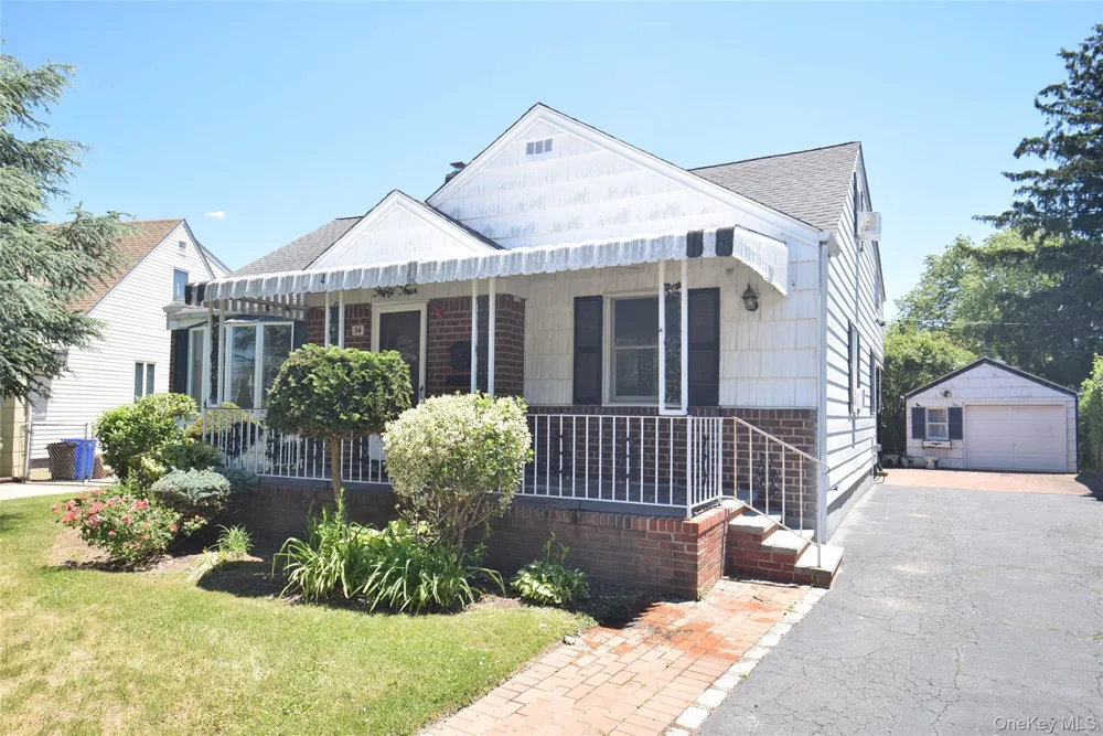 54 Camden Place New Hyde Park, NY 11040