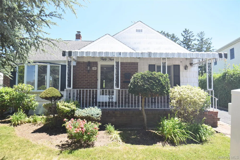 54 Camden Place New Hyde Park, NY 11040