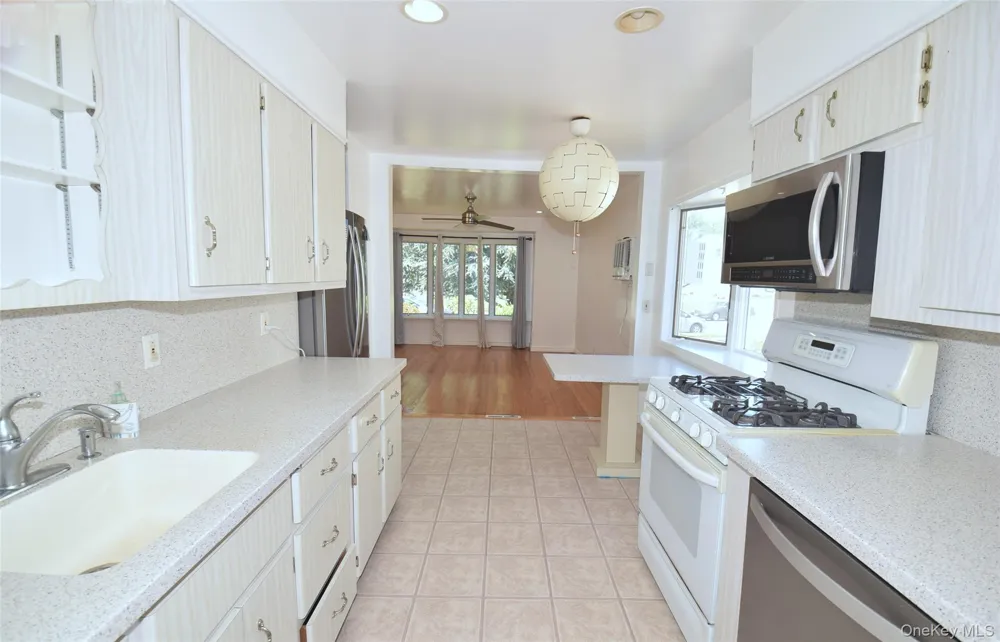 54 Camden Place New Hyde Park, NY 11040