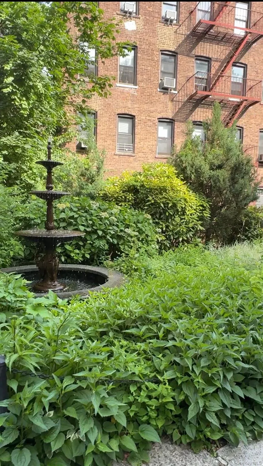 118-60 Metropolitan Avenue #1J Kew Gardens, NY 11415