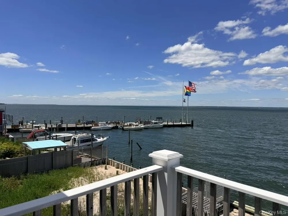 118 Bayview Walk Cherry Grove, NY 11782
