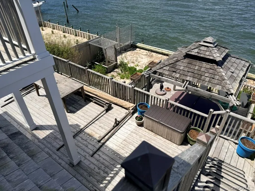 118 Bayview Walk Cherry Grove, NY 11782