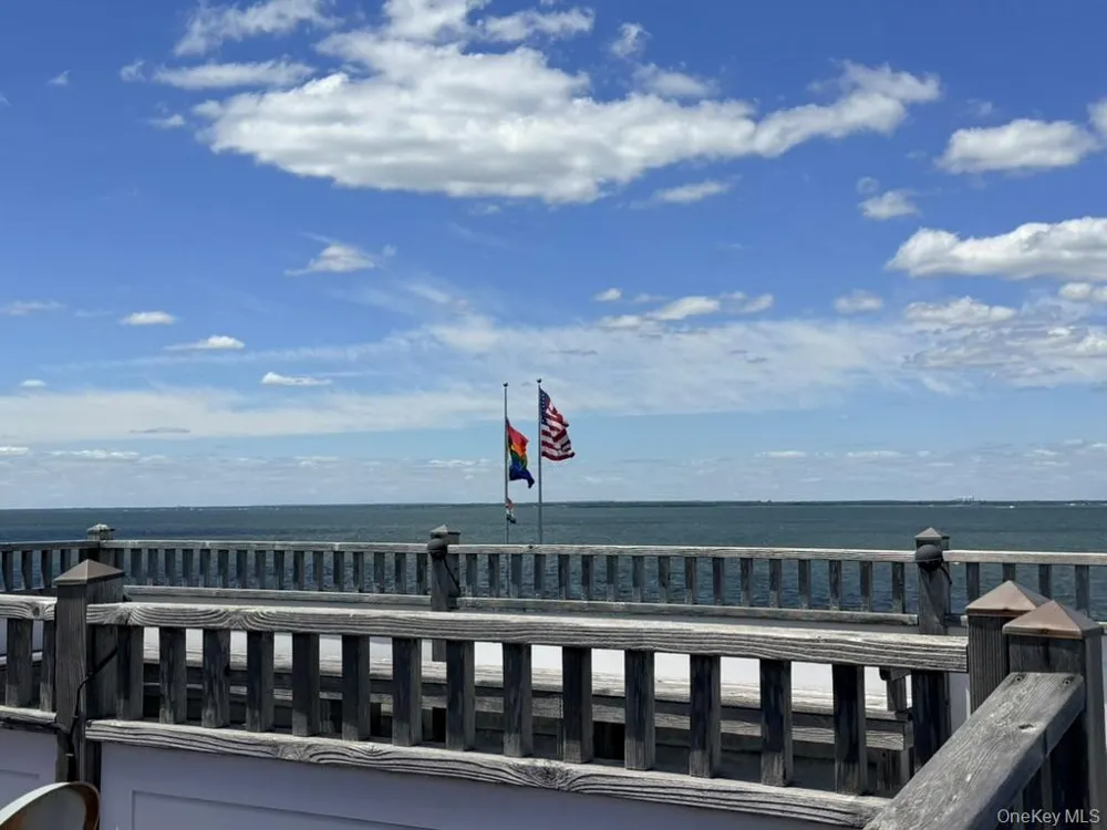 118 Bayview Walk Cherry Grove, NY 11782