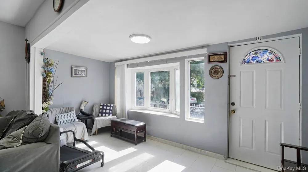99-13 215th Street Queens Village, NY 11429