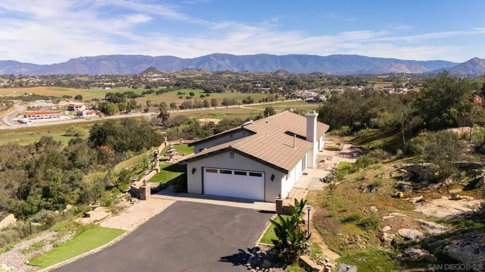 13804 Chaparral Terrace Valley Center, CA 92082