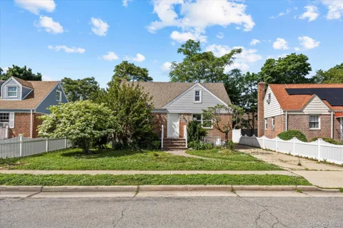 27 Circle Drive