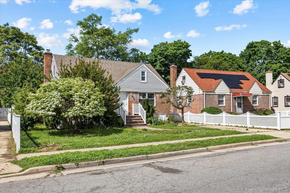 27 Circle Drive Hempstead, NY 11550