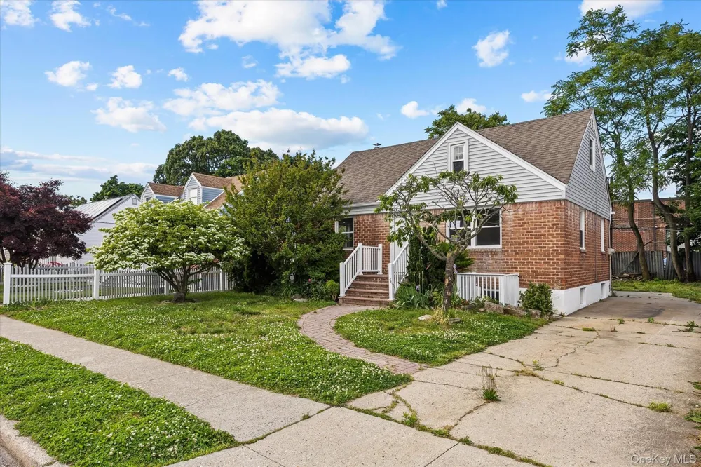 27 Circle Drive Hempstead, NY 11550