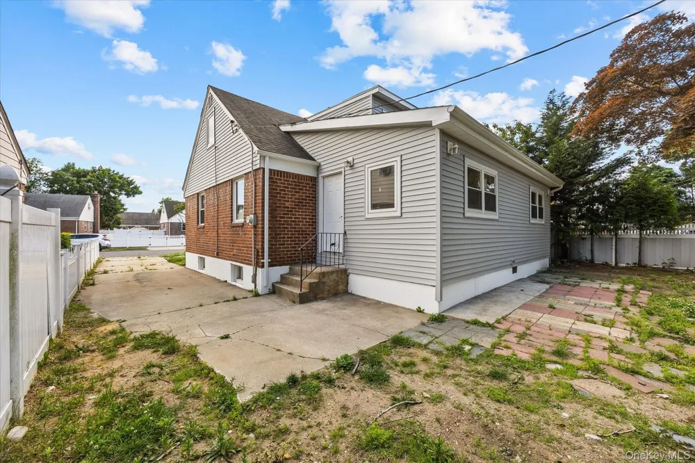27 Circle Drive Hempstead, NY 11550