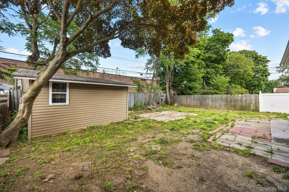 27 Circle Drive Hempstead, NY 11550