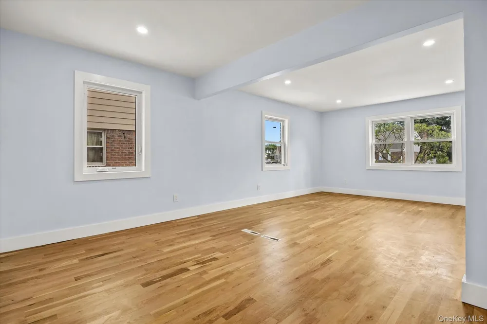 27 Circle Drive Hempstead, NY 11550