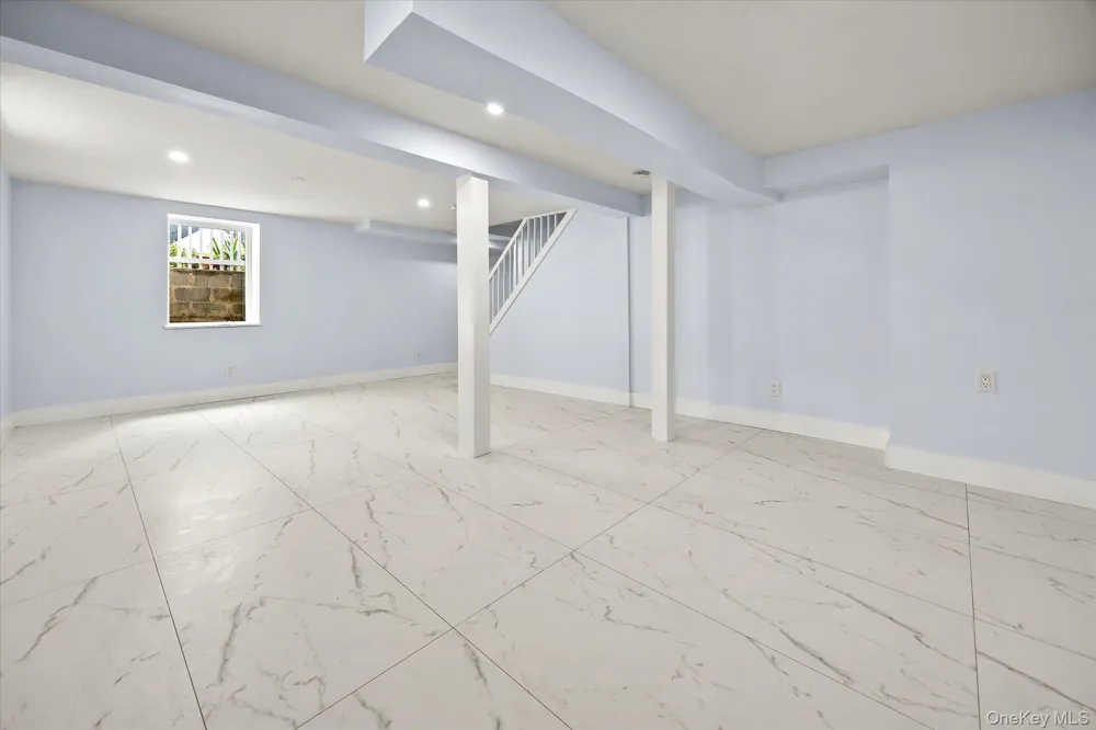 27 Circle Drive Hempstead, NY 11550